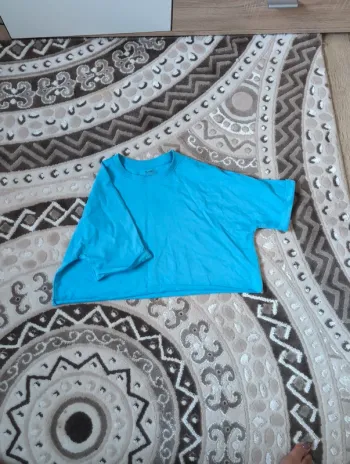 T shirt/ top court