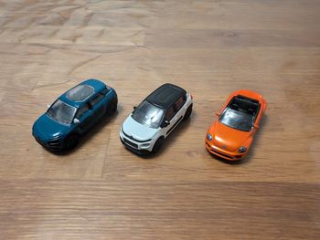 Lot 128 de 3 petites voitures