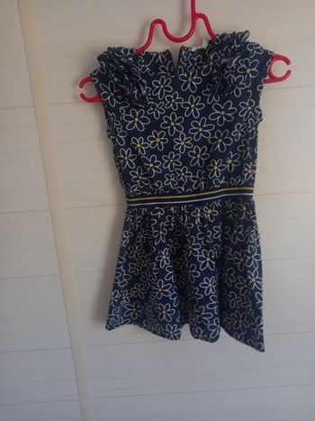 Robe orchestra  6 ans avec froufrou sur les épaules