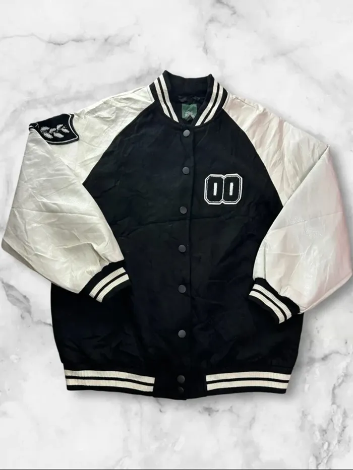 Veste Varsity Style Wild Fable Noir & Blanc Patch Brodé (Taille S)