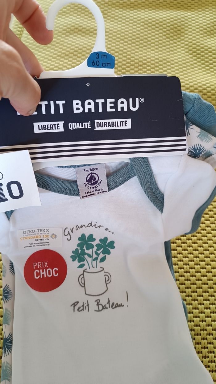 Petit Bateau. Lot de 3 Bodies manches courtes. 100% Coton. Taille 3 mois 60 cm - photo numéro 2