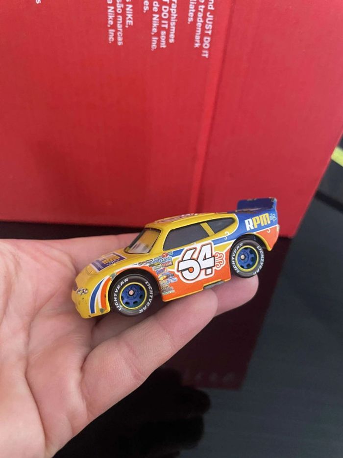 Voiture Cars Piston Coupe Cup Double Yeux Disney Pixar - photo numéro 2