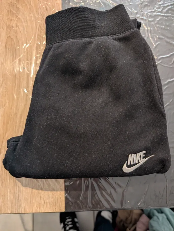 Très beau pantalon de jogging Nike noir mixte 9/11 ans - photo numéro 6