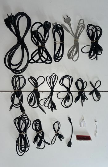 Lot 18 câbles : USB, ethernet, lecteur carte SD, adaptateur, ect...