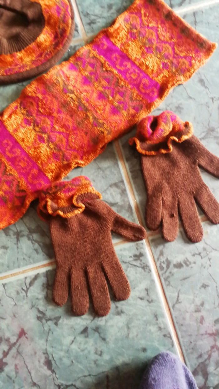 Jolie ensemble écharpe gants beret - photo numéro 3