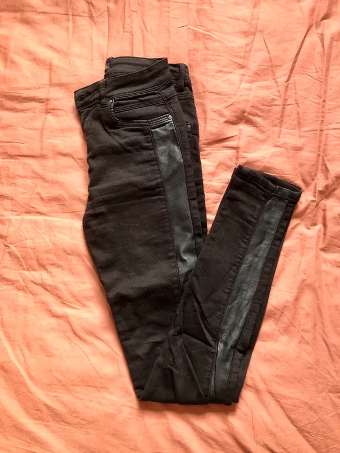 Slim noir bandes simili cuir 32
