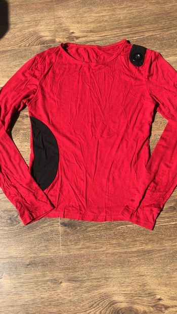 Tee-shirt rouge et noir TS