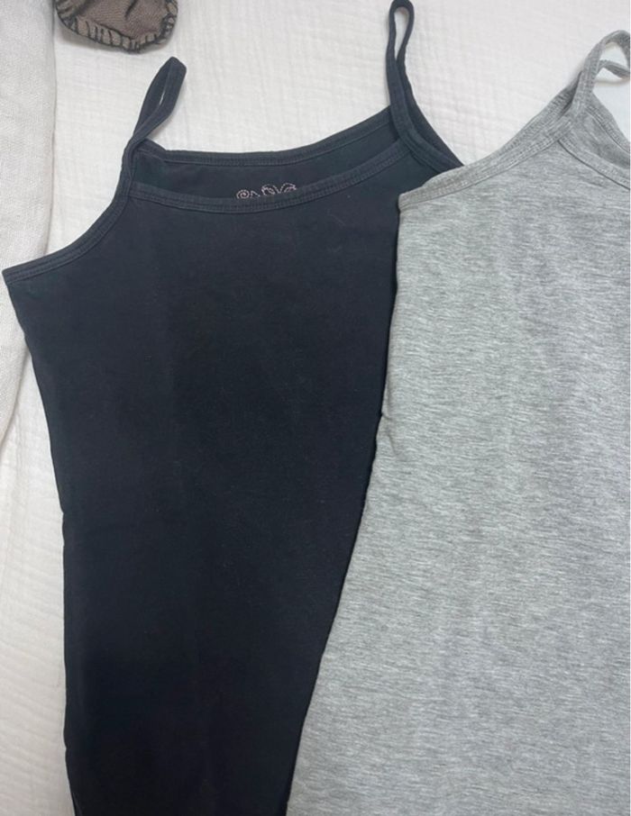 Deux débardeurs - photo numéro 5