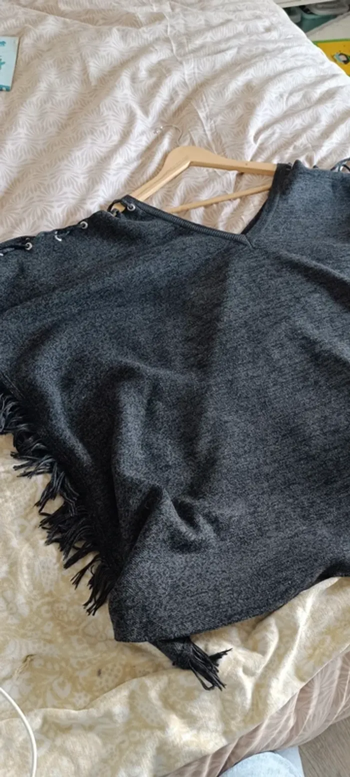 Pas de vintedgo go svp ! Poncho - photo numéro 2