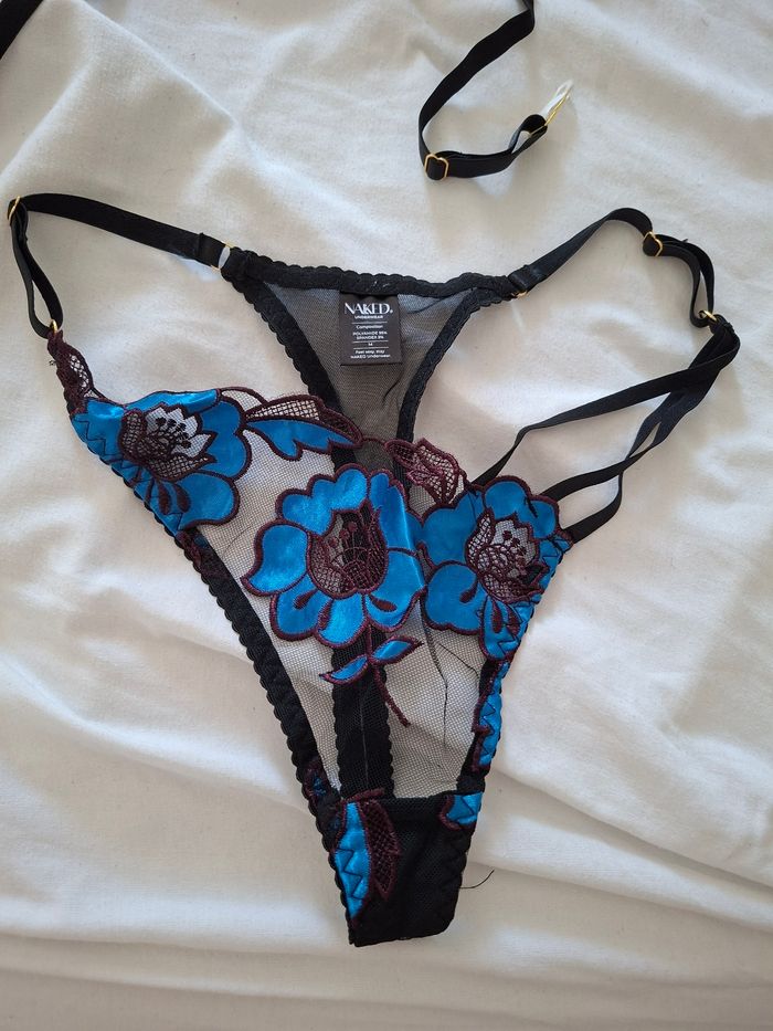 Ensemble lingerie neuf porte jaretelle string et soutif
Neufs 
Taille M
Naked underwear - photo numéro 4