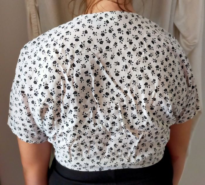 Top crop blanc à fleurs - photo numéro 3