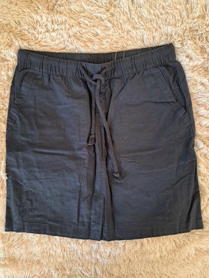 Jupe bleu marine confortable, parfaite pour un style élégant et décontracté 🌌