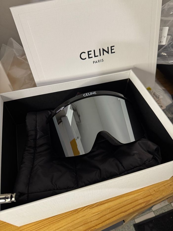 Masque de ski Céline 2025 ( 610€ en boutique )