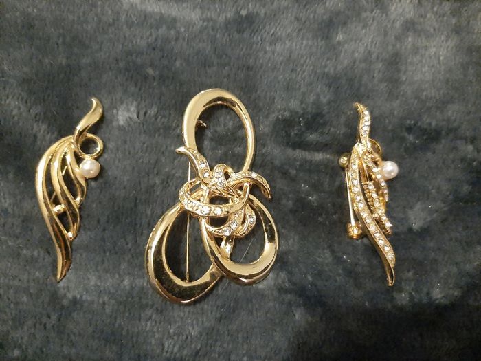 lot 3 broches métal doré