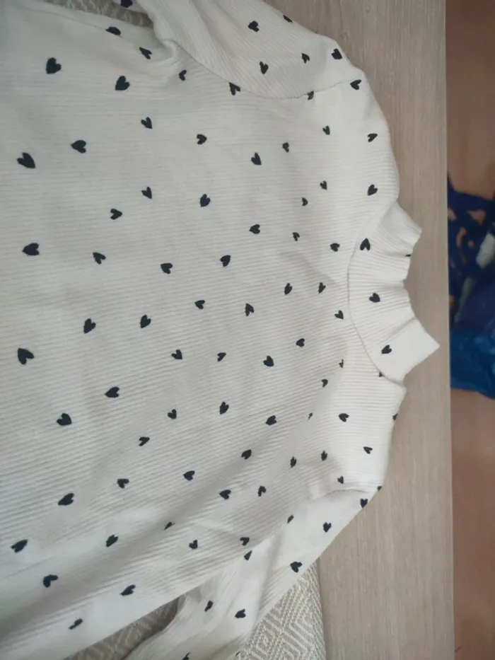 Souq pull blanc contre les cœur noir Kiabi 12 ans - photo numéro 2