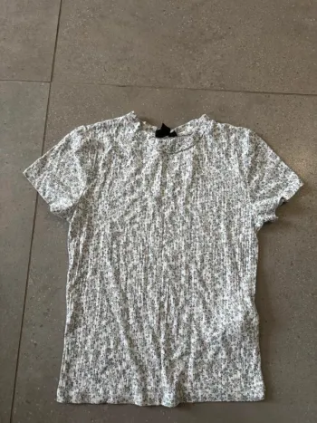Haut Jennyfer, taille XS, très bon état