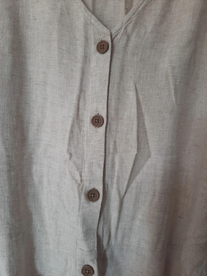 Robe beige avec boutons - photo numéro 3