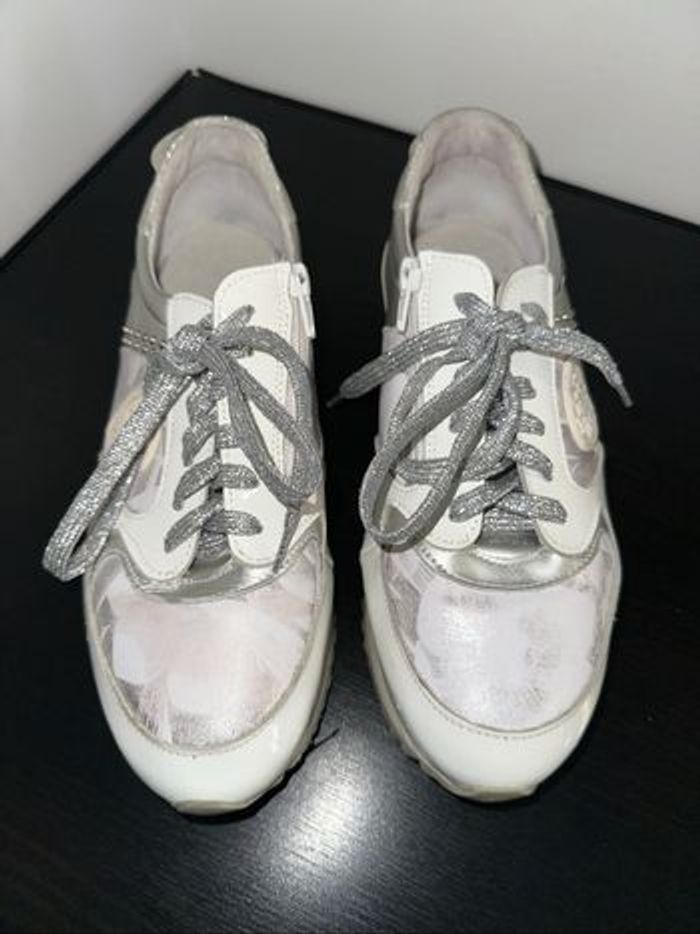 Baskets en cuir blanches et argentées Philippe Morvan T39 - photo numéro 3