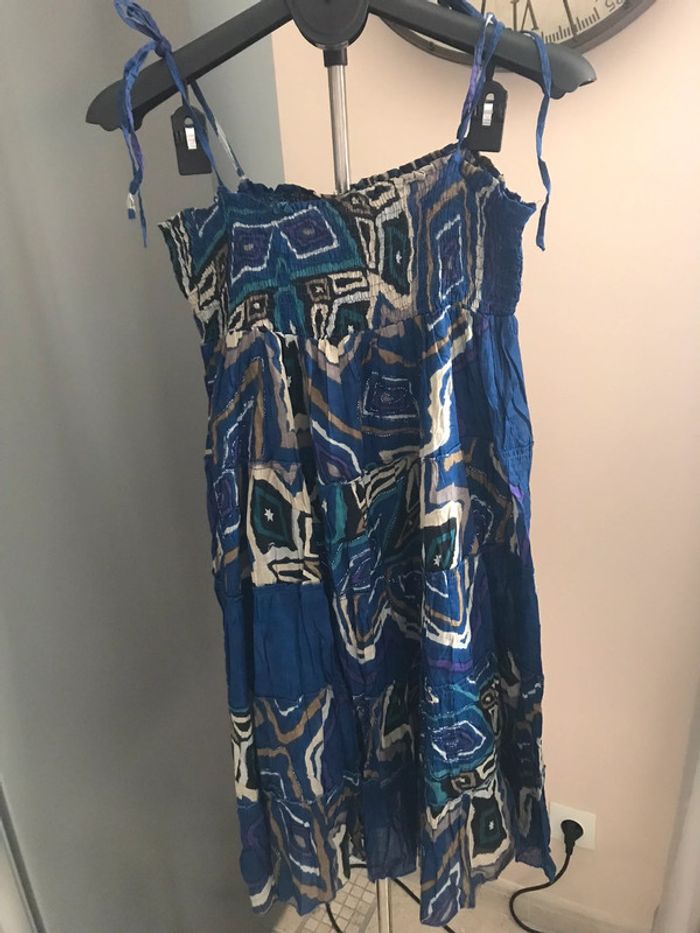 Robe bariolée bleu à bretelles