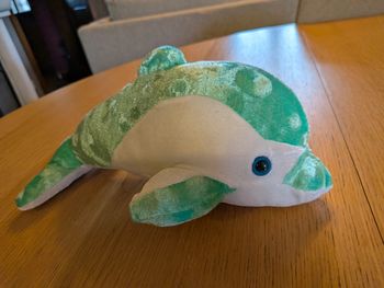 Peluche dauphin couleur menthe et blanc. Neuf avec étiquette