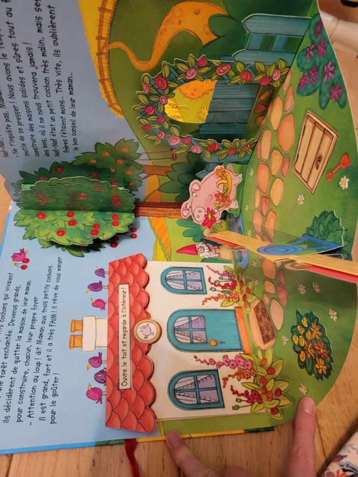 Livre pop up les 3 petits cochons - photo numéro 4