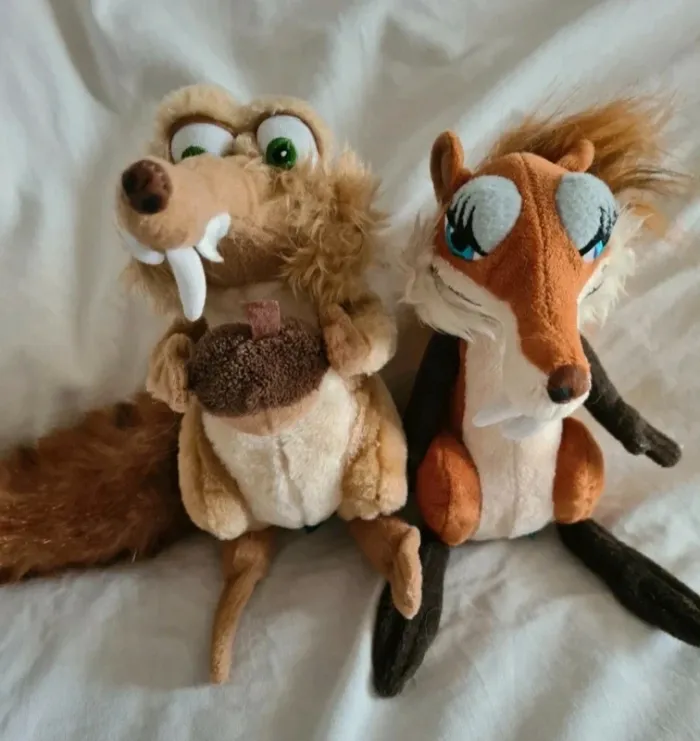 Lot de 2 peluches L Age de Glace Srat & Scratina