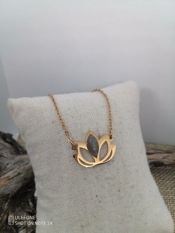 Collier lotus et pierre de labradorite