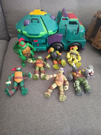 Gros lot de  tortues ninja dont un camion