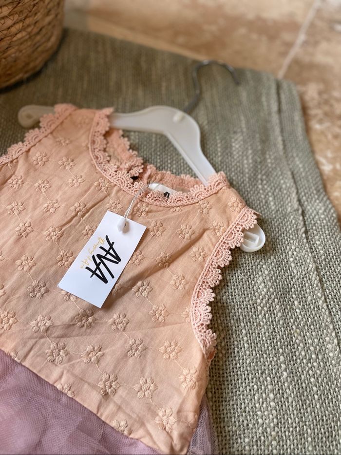 Magnifique robe  neuve avec étiquette, parfaite pour les fêtes, anniversaires ou occasions spéciales. - photo numéro 4