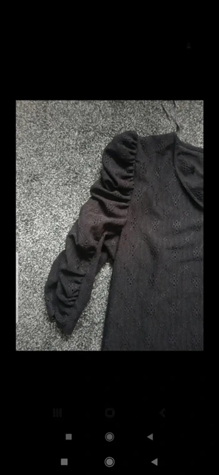Haut /blouse /top /tee shit femme taille M
Noir - photo numéro 3