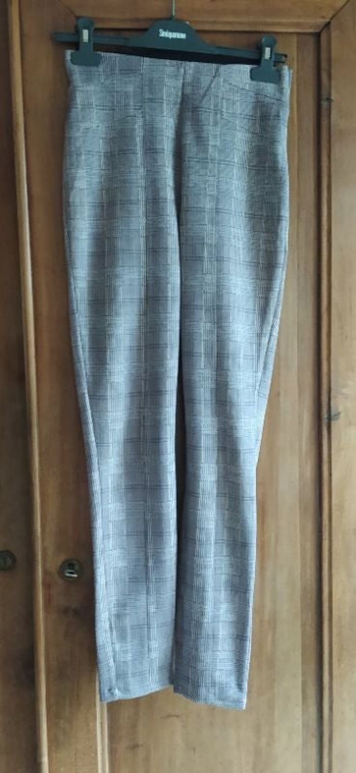 Pantalon skinny NA-KD taille 36.