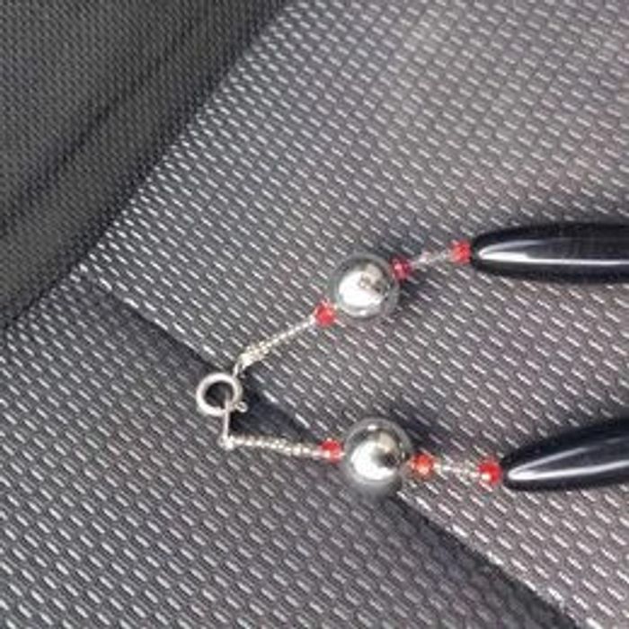 Collier fantaisie argenté, rouge et noir - photo numéro 4