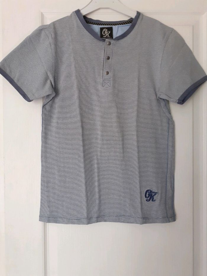 Tee-shirt fines rayures bleues et blanches