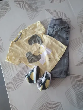 Jeans et tshirt jaune