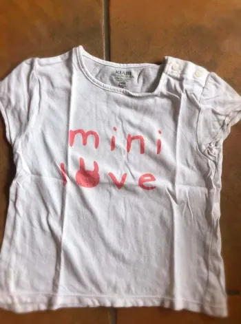Joli  tee  shirt  Kiabi (24  mois)  en  parfait état