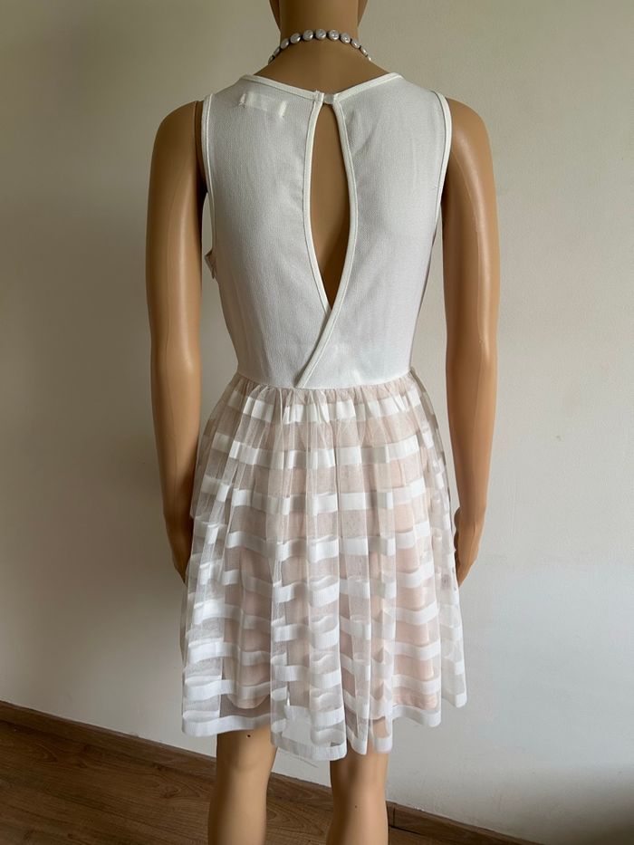 Robe blanche et beige sans manches Molly Bracken taille S jamais portée - photo numéro 5