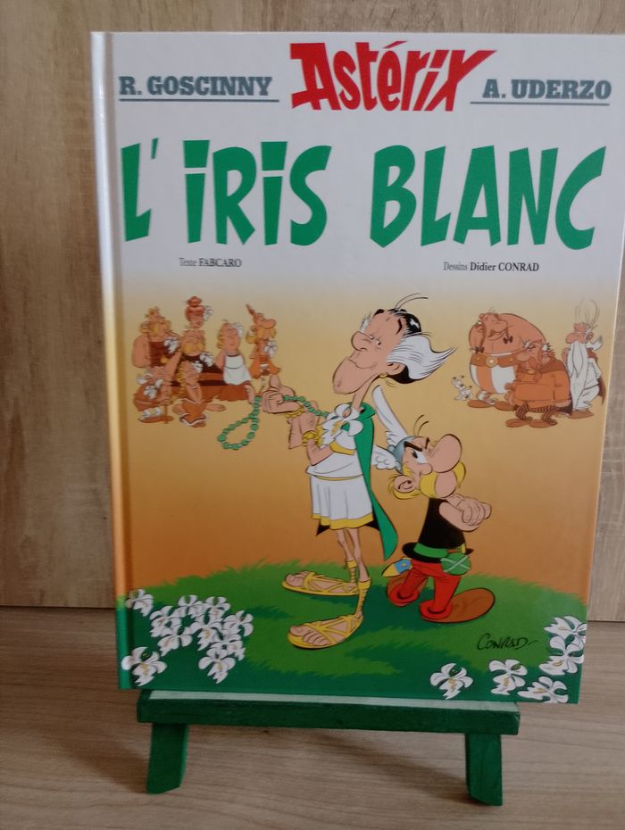 L'iris blanc - Astérix Tome 40 Fabcaro - photo numéro 1
