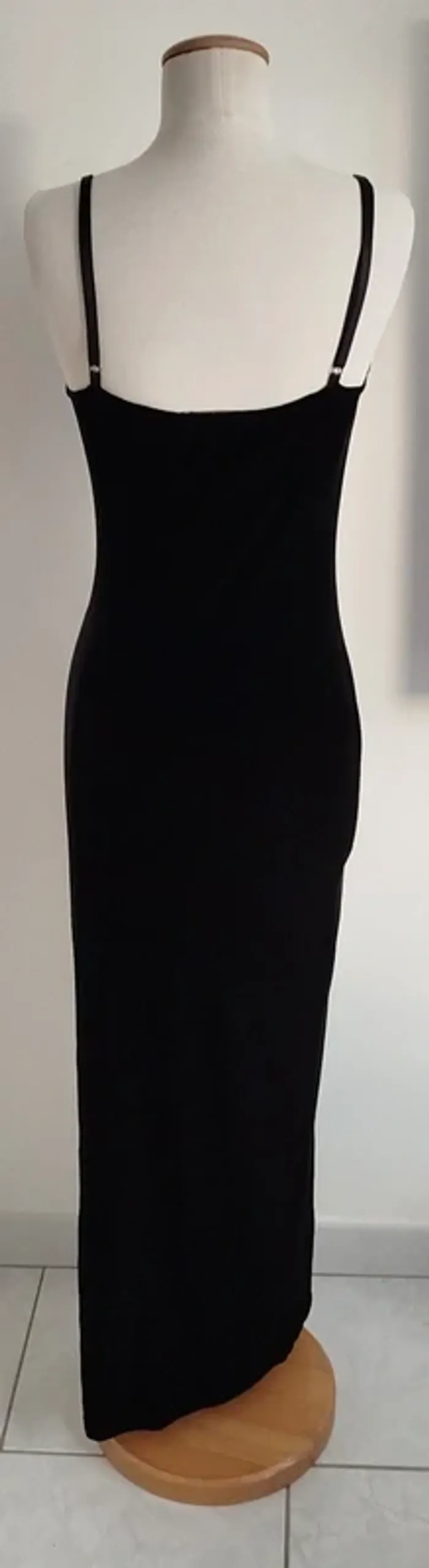 Magnifique robe longue noire  fendue Tati c'est chic taille 36 - photo numéro 3