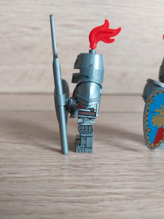 Figurines type lego 2 soldats chevaliers du Lion - photo numéro 4