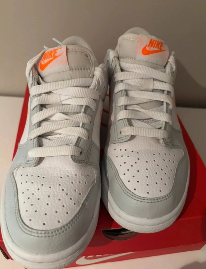 Nike Dunk low blanc et orange mixte neuf 37,5 - photo numéro 3