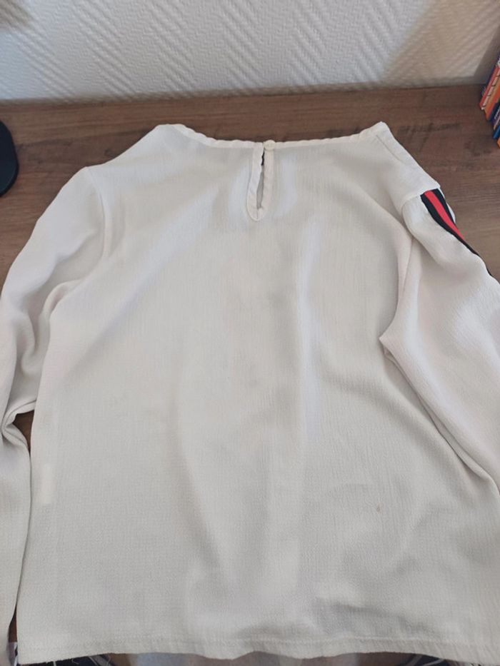 Pull fin blanc avec bande noir et rouge - photo numéro 5