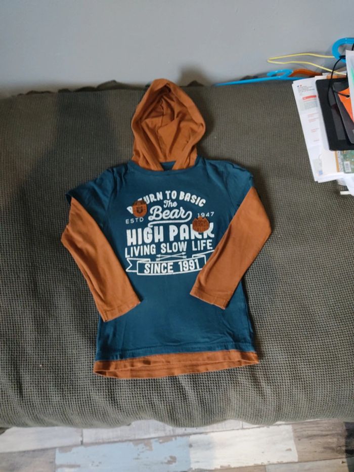 T-shirt manches longues à capuche 8 ans 🤩