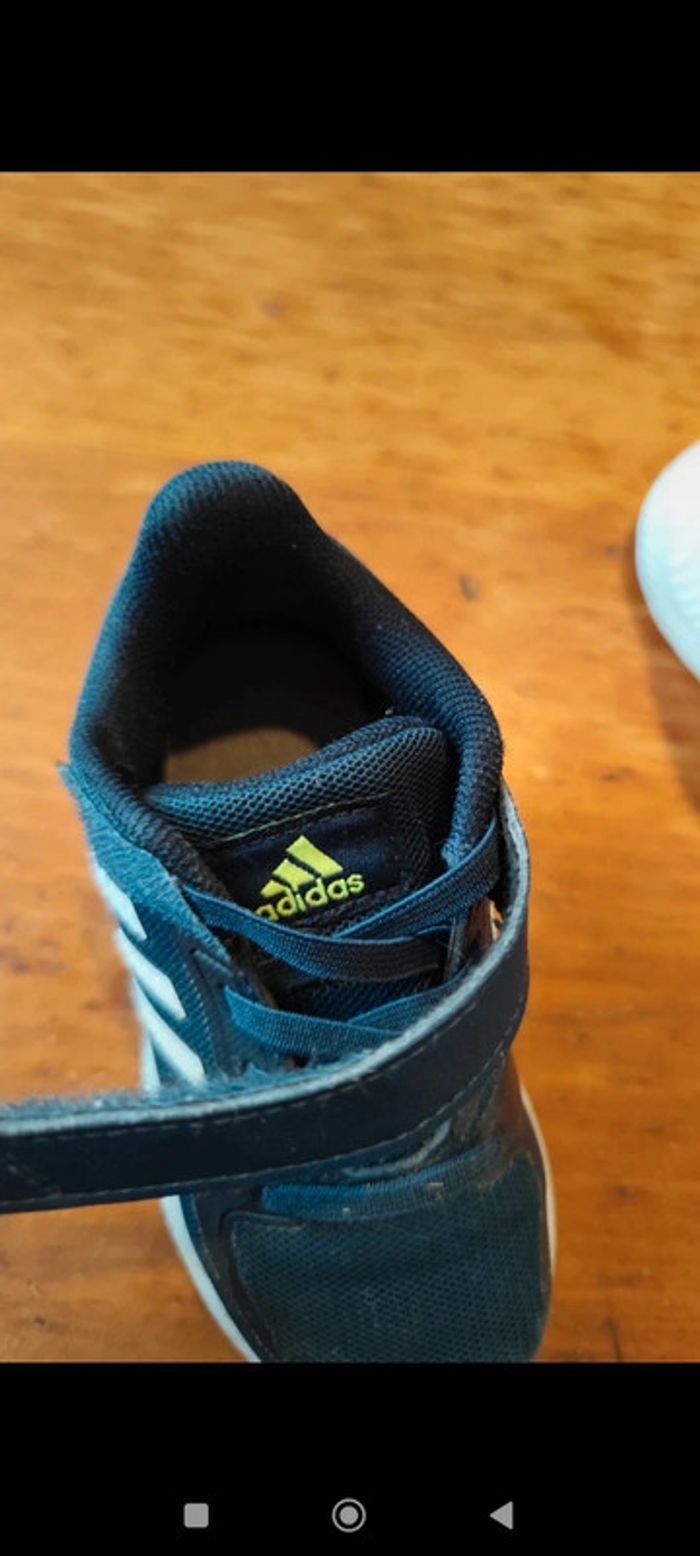 Basket Adidas bleu à scratch semelle blanche taille 22 - photo numéro 4