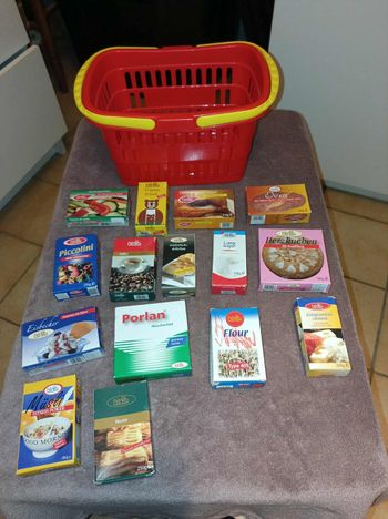 Panier à provisions avec double anse et petites boîtes en carton