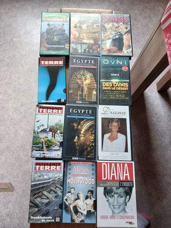 12 VHS divers documentaires 