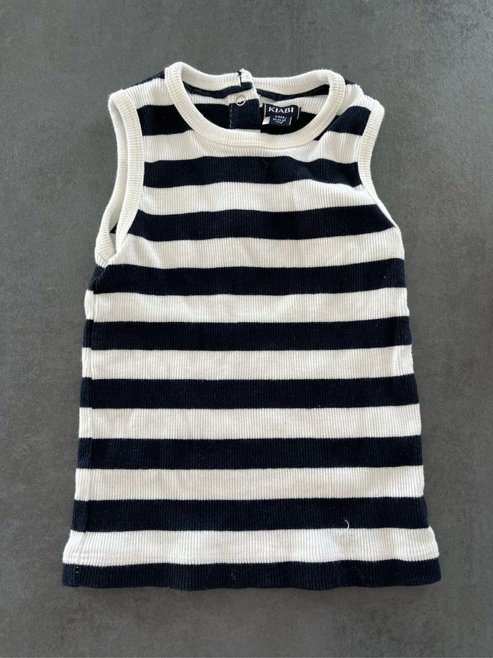 Tee shirt sans manche 24 mois