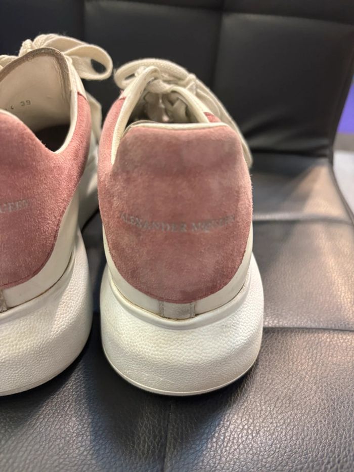 Baskets Alexander McQueen en cuir blanc et rose pâle – Taille 39 - photo numéro 3