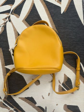 Sac à dos jaune moutarde