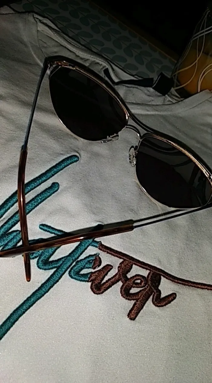Lunettes de soleil - photo numéro 4