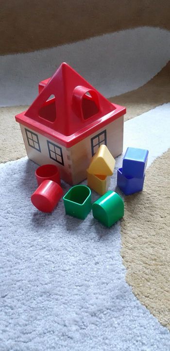 Jeu jouet d'encastrement maison en bois